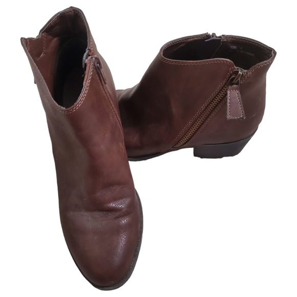 Wet Seal Brown Leather Zipper Small Block Heel - Picture 2 of 5